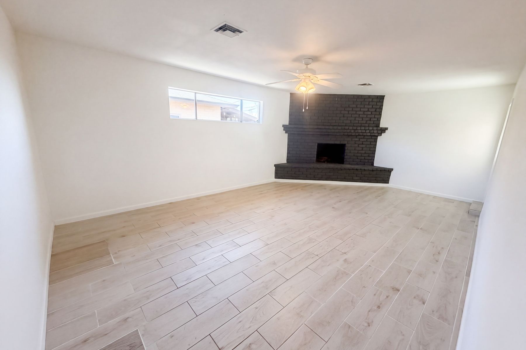 Property photo 3 of 438 N Ash
