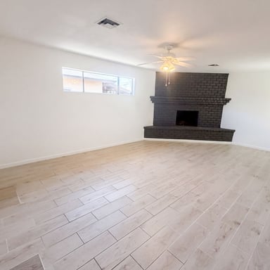 Property photo 3 of 438 N Ash