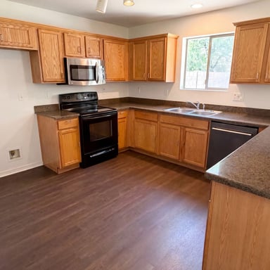 Property photo 2 of 13976 W Port Royale Ln