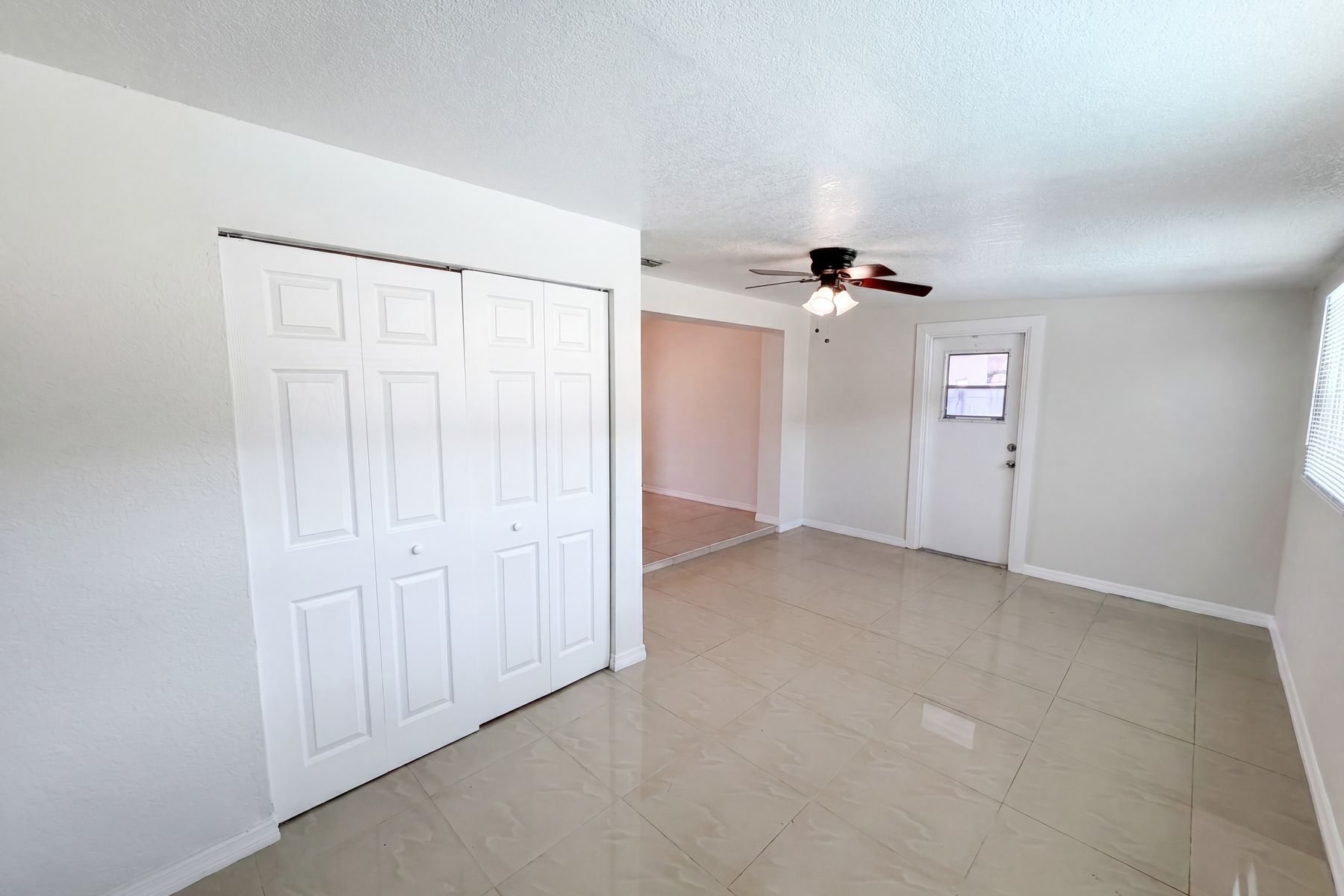 Property photo 3 of 15525 Bedford Cir E