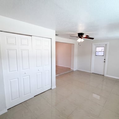 Property photo 3 of 15525 Bedford Cir E