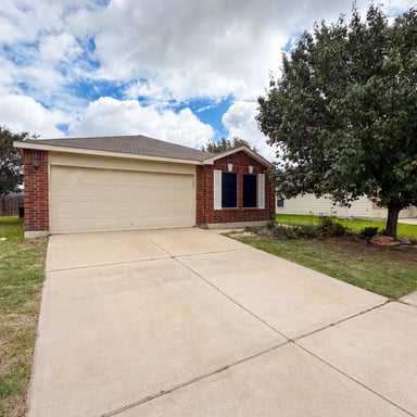 Property photo 1 of 413 E Vega Ln