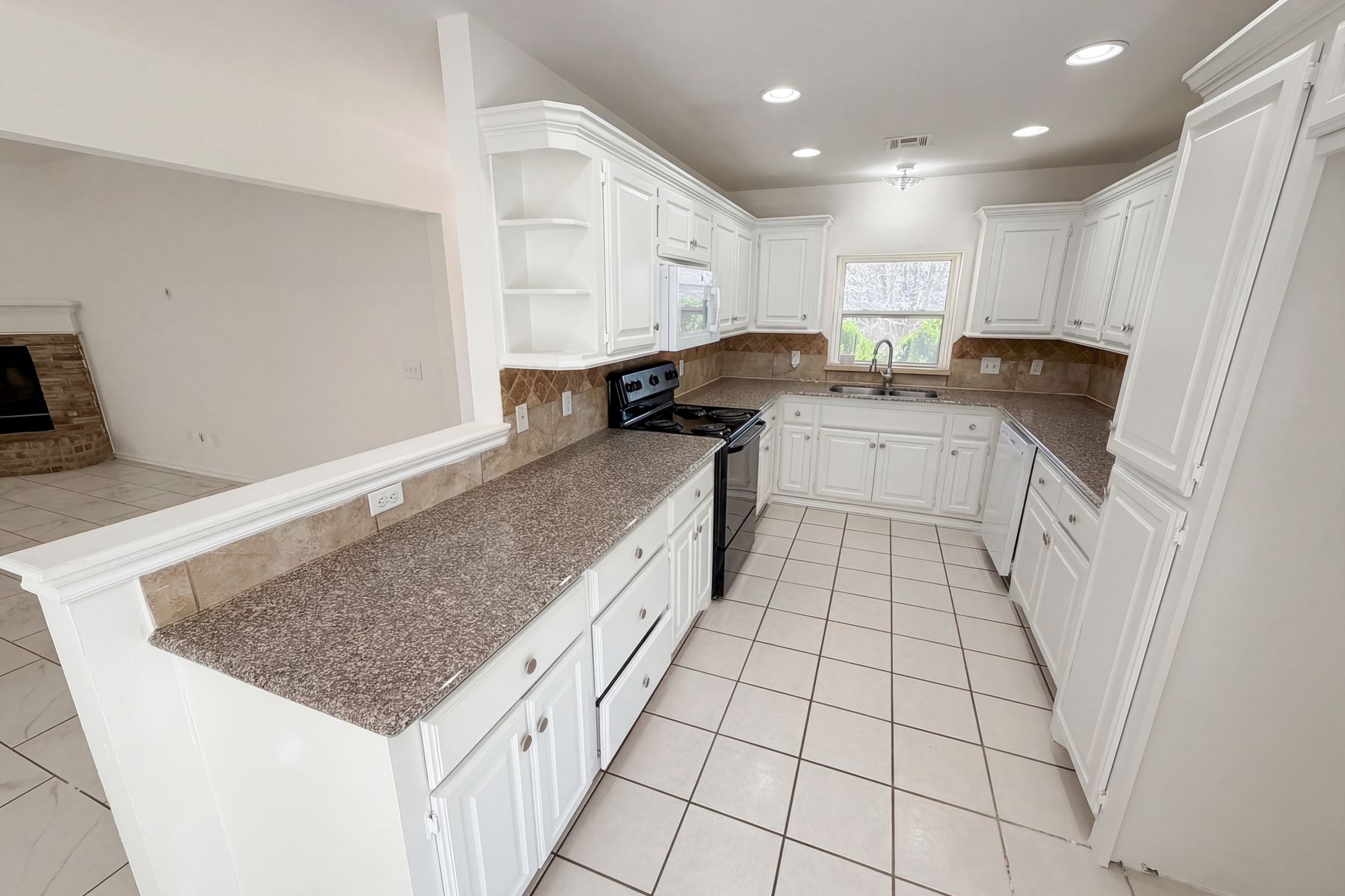 Photo 2 of 17 of 12917 Meadows Dr, Oklahoma City, OK