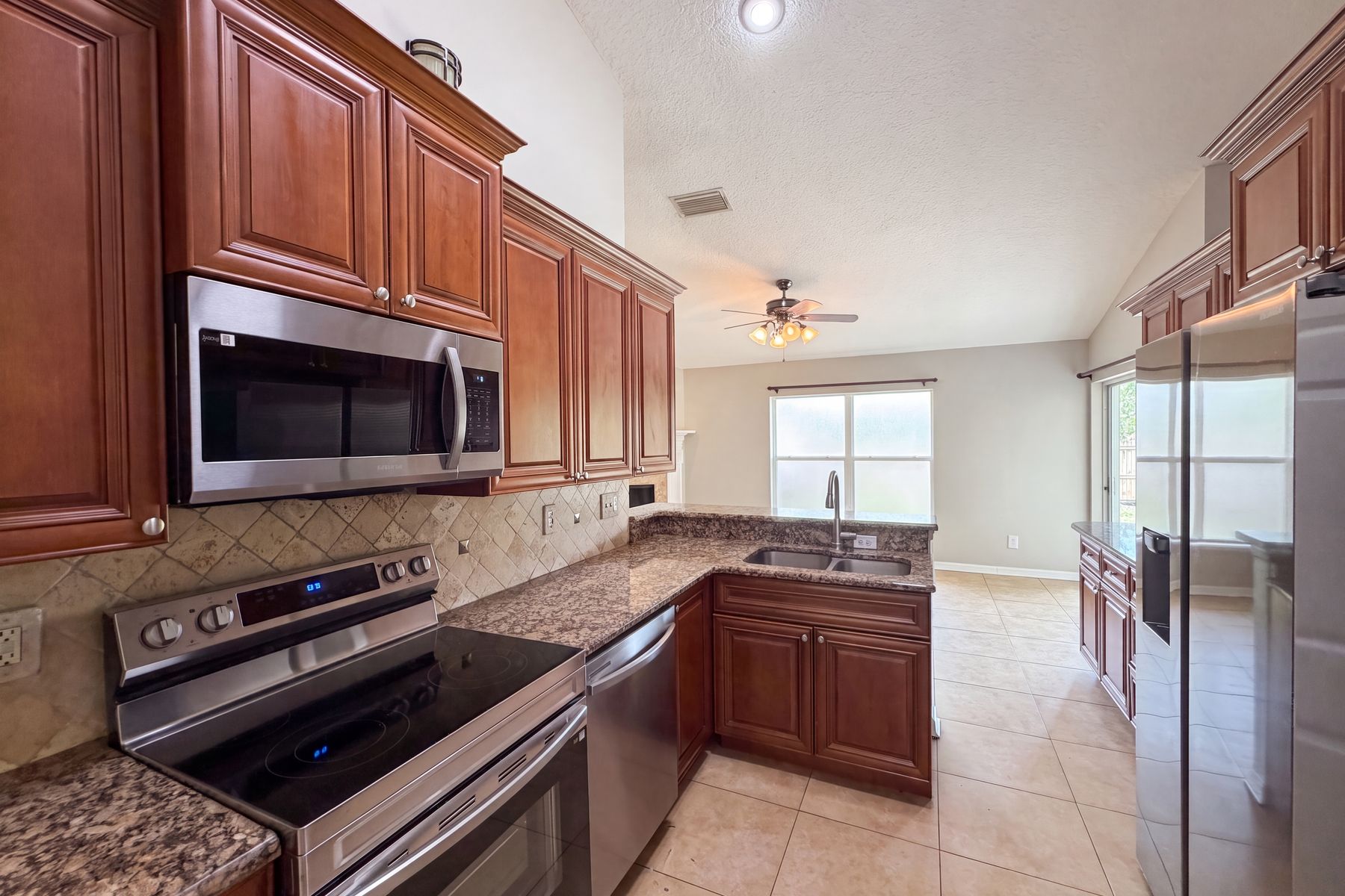 Photo 2 of 29 of 17802 Jefferson St, Oakland, FL