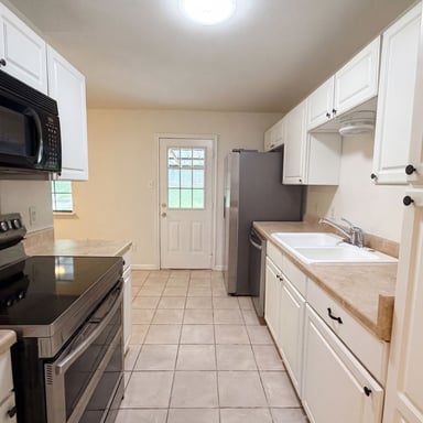 Property photo 2 of 912 Hackberry St