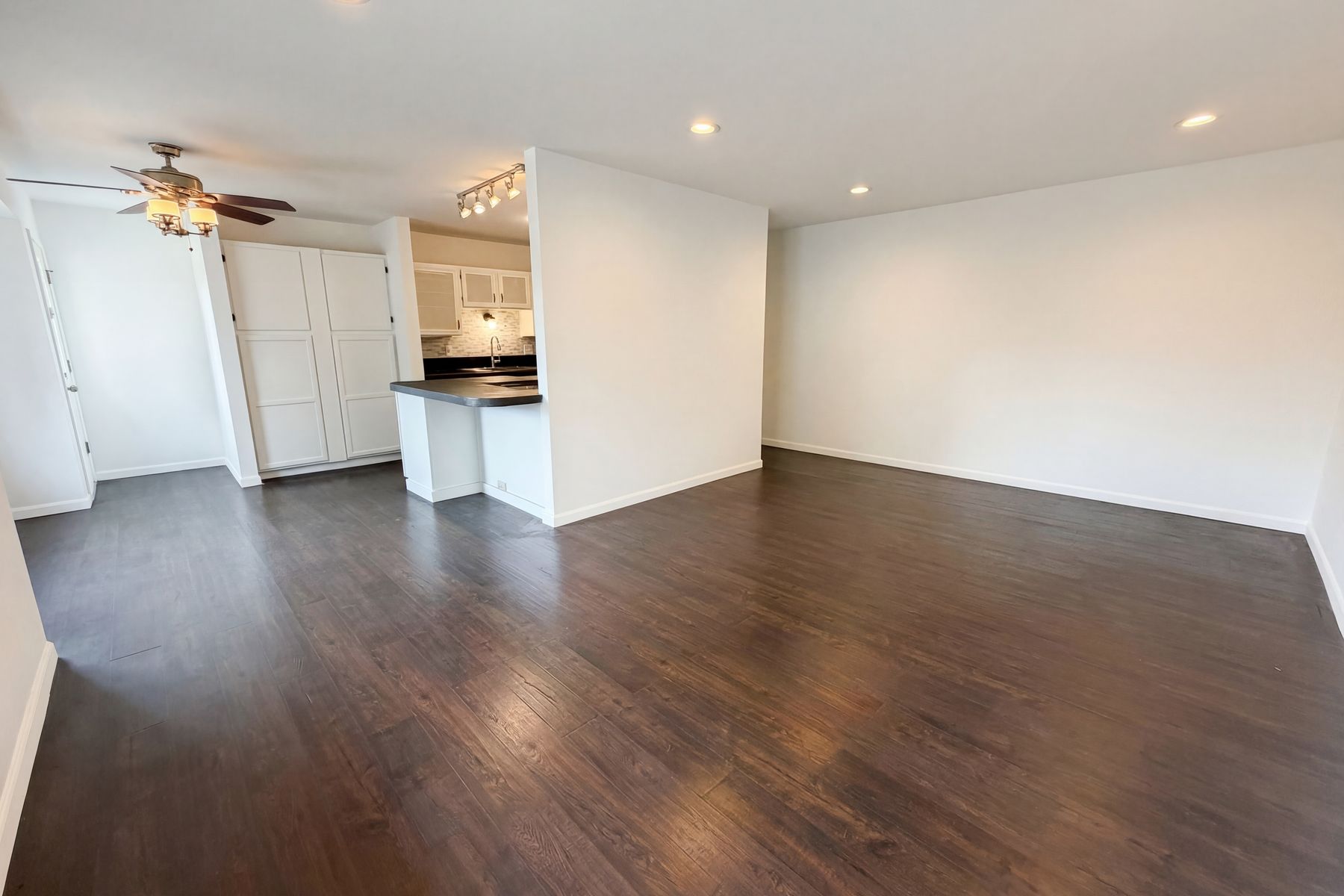 Property photo 3 of 13771 W Warren Dr