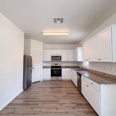Property photo 2 of 45433 W Sandhill Rd