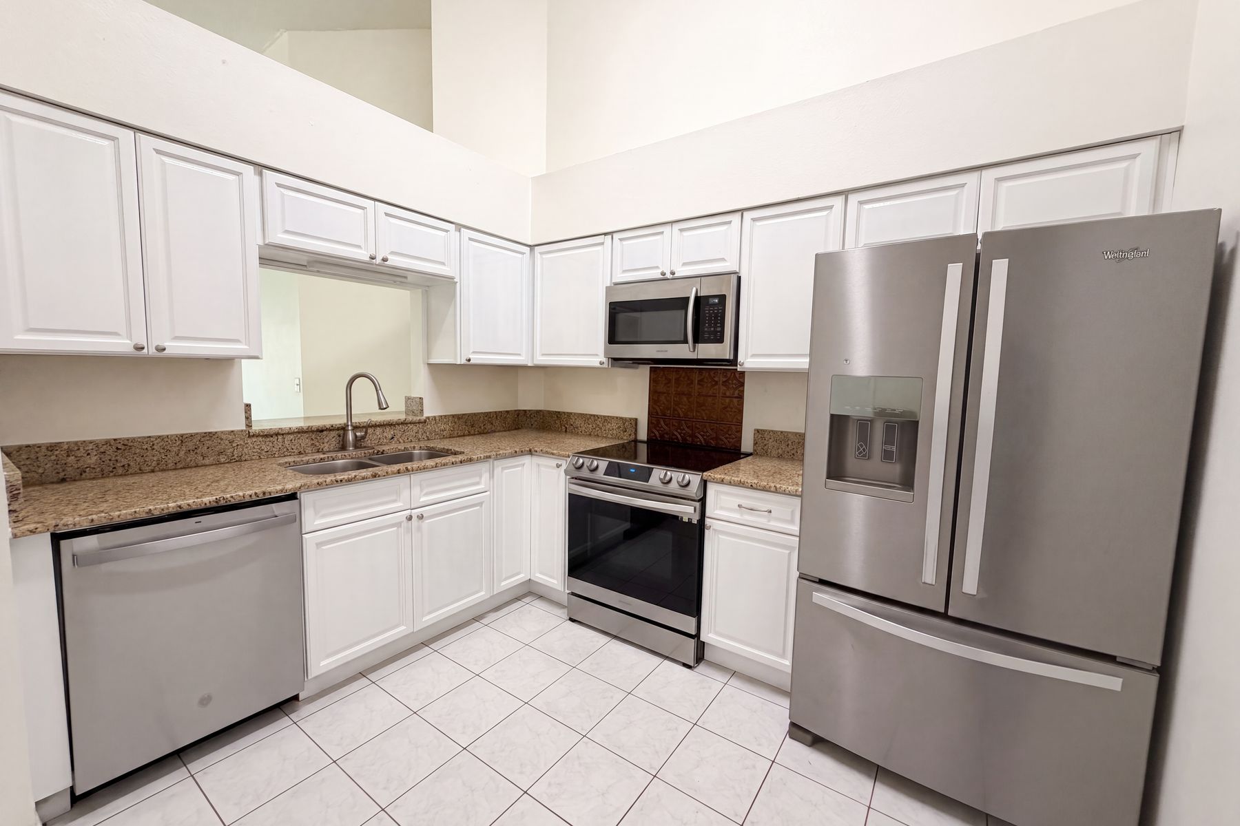 Photo 2 of 17 of 11648 Hidden Hollow Cir, Tampa, FL