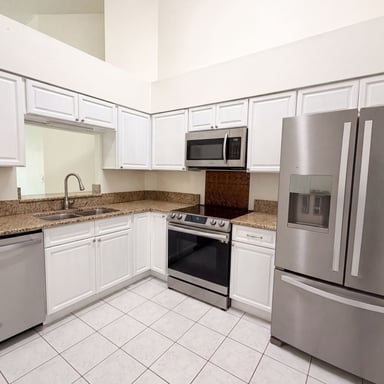 Property photo 2 of 11648 Hidden Hollow Cir