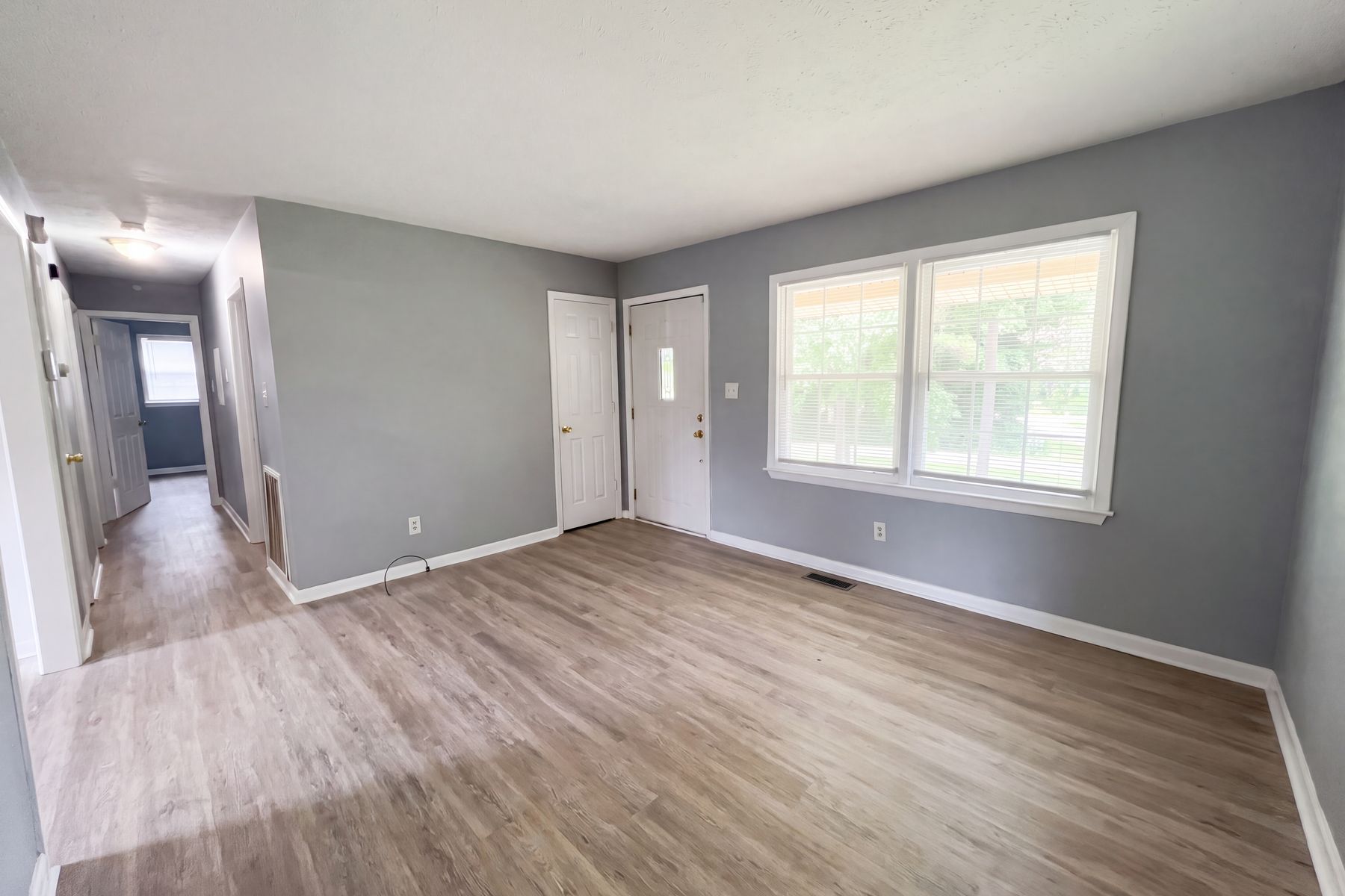 Property photo 3 of 440 Hood St