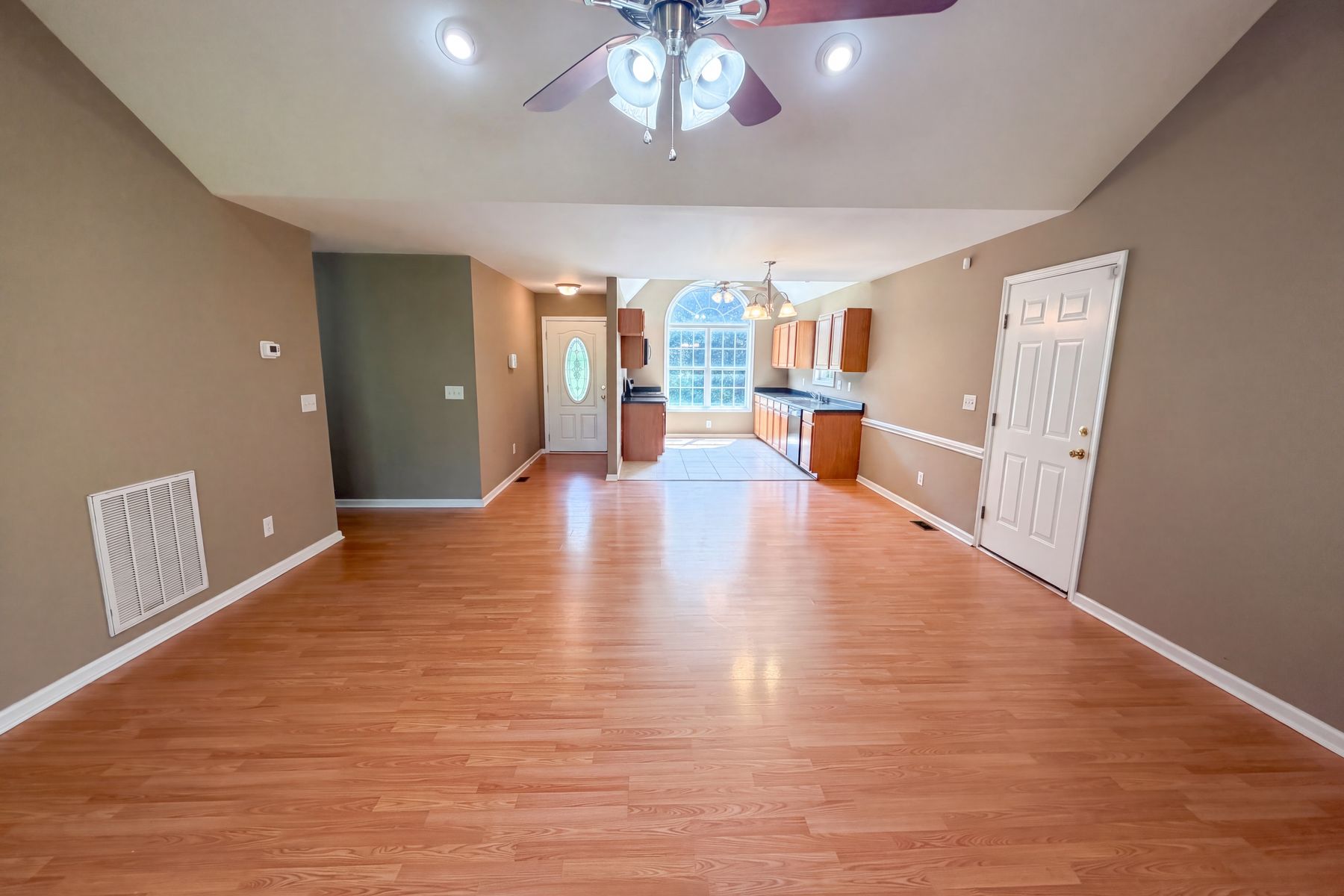 Property photo 3 of 116 Fernwood Dr