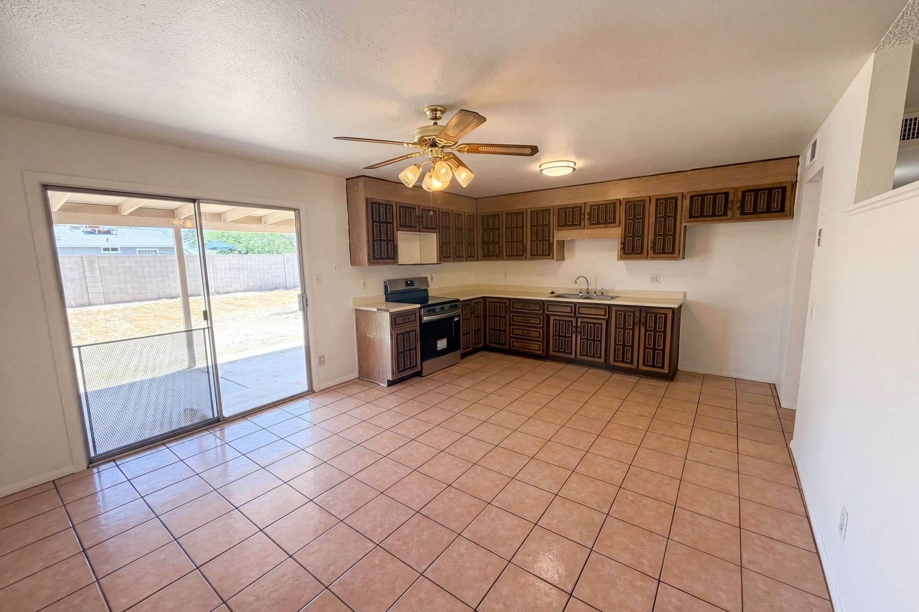 Photo 2 of 19 of 2831 N 70th Dr, Phoenix, AZ