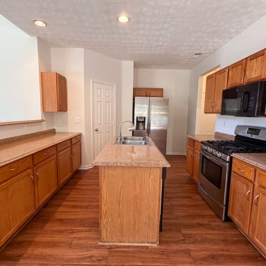 Property photo 2 of 835 Shadow Lake Dr