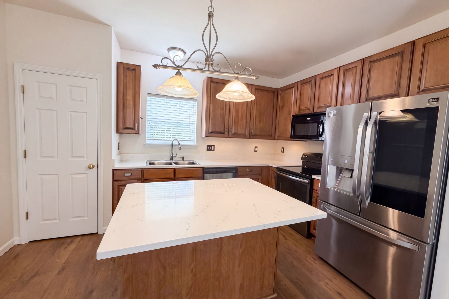 Photo 2 of 25 of 2556 Viola Gill Ln, Wildwood, MO