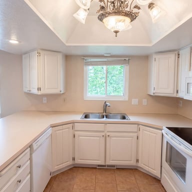 Property photo 2 of 510 E 5400 S