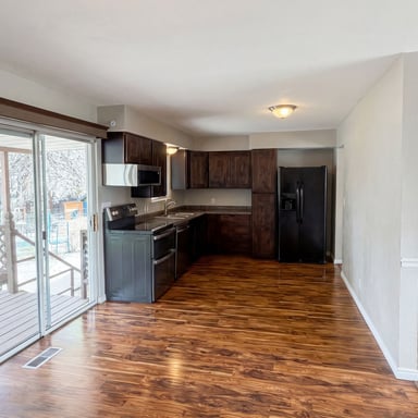 Property photo 2 of 750 W Gentile St