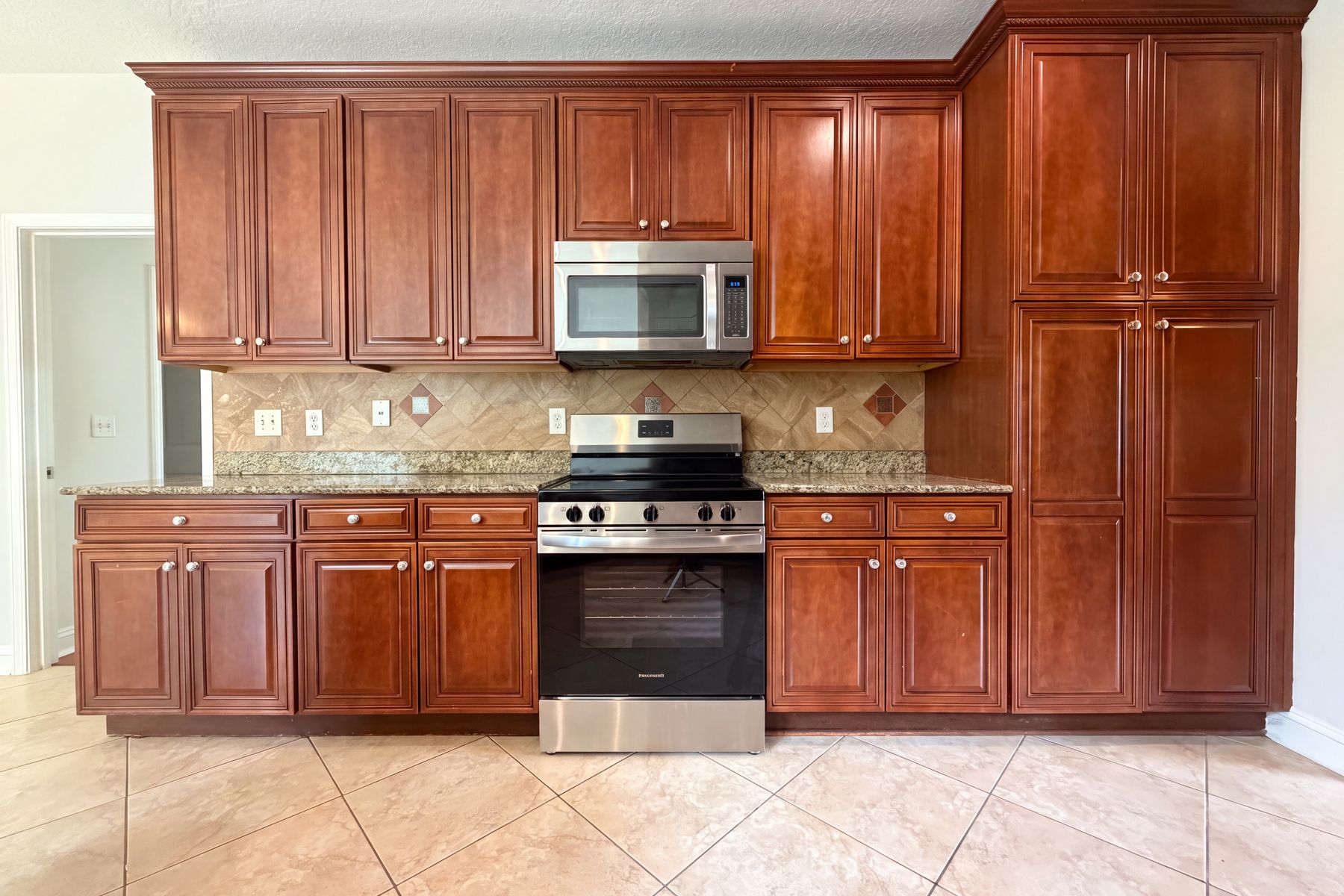 Photo 2 of 32 of 8331 Golden Bamboo Dr, Jacksonville, FL
