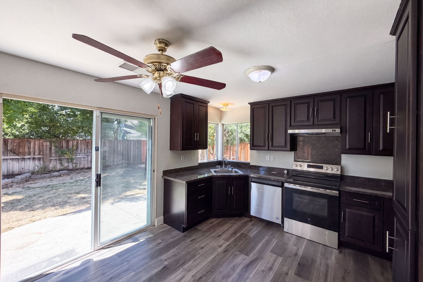 Photo 2 of 41 of 5150 Brookfield Ct, Antioch, CA