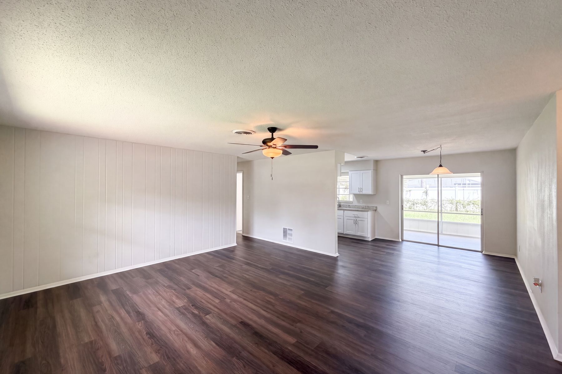 Property photo 3 of 855 Murdock Blvd