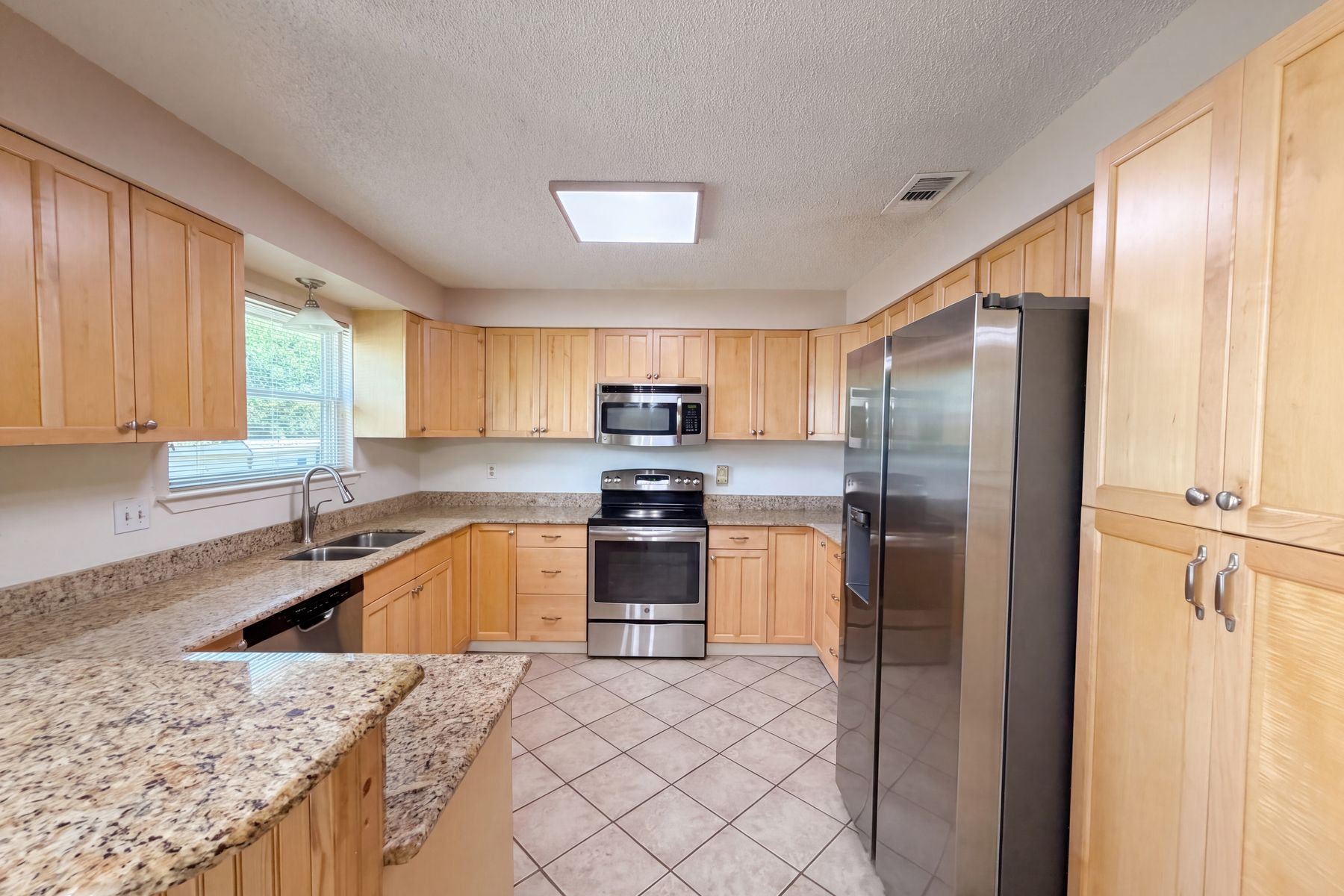 Photo 2 of 16 of 2803 Persimmon Dr, Killeen, TX