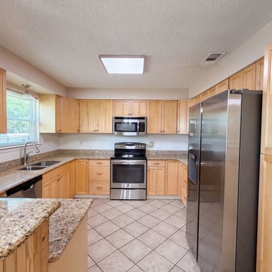 Property photo 2 of 2803 Persimmon Dr