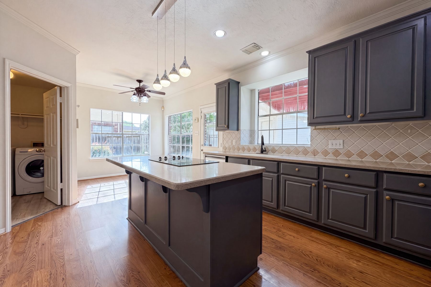 Photo 2 of 20 of 6214 Spencers Glen Way, Sugar Land, TX