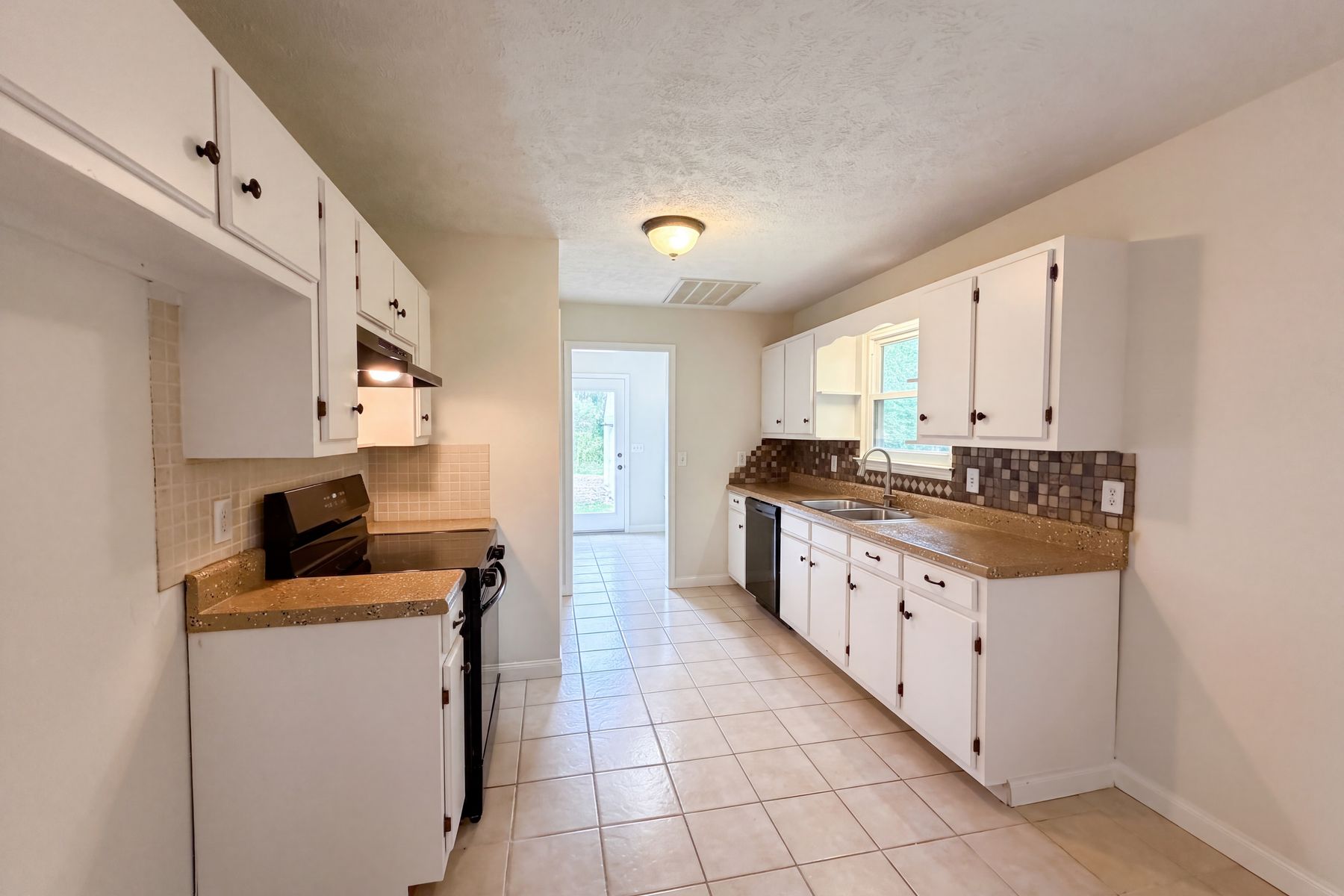 Photo 2 of 21 of 7502 Lone Eagle Dr, Murfreesboro, TN