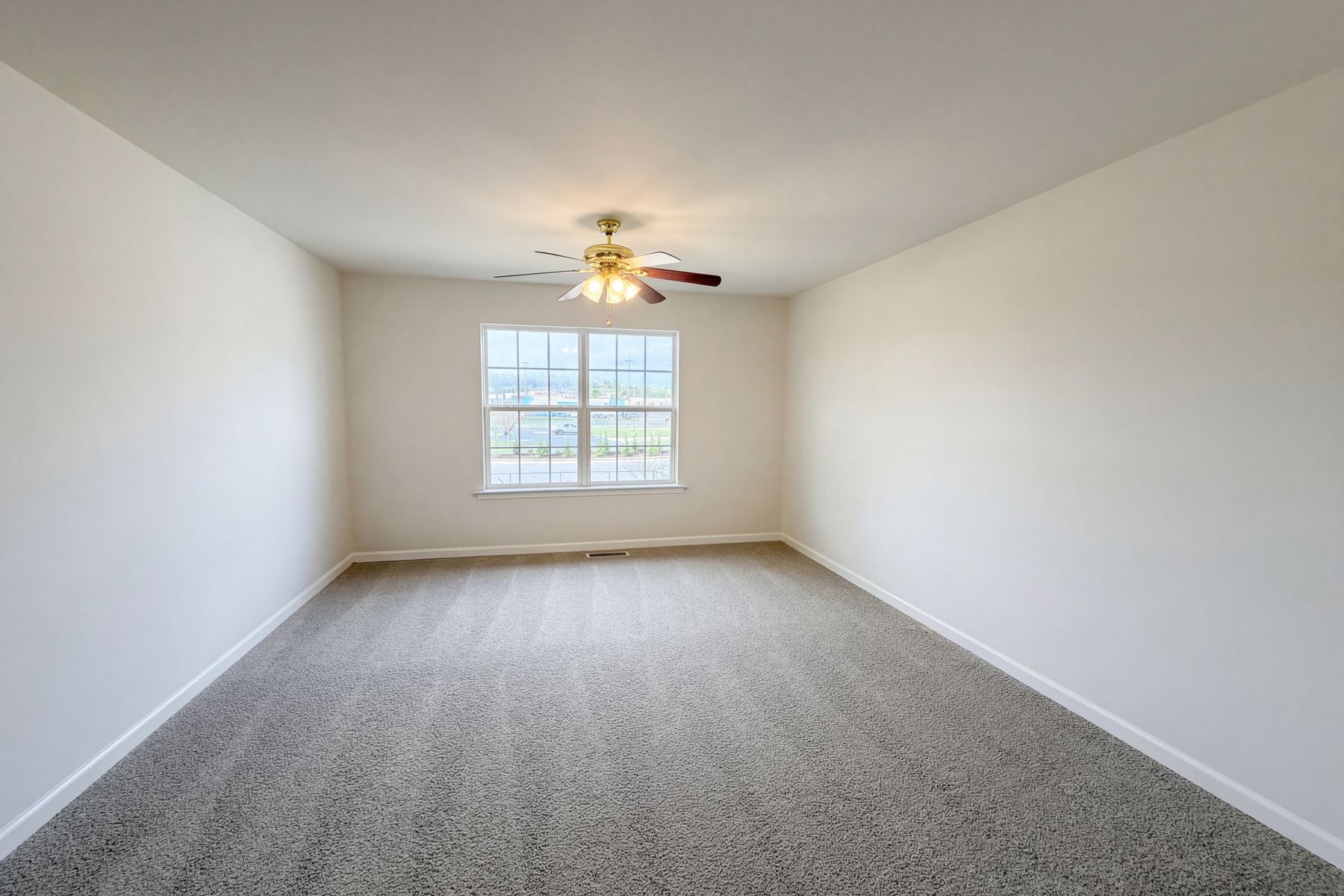 Property photo 3 of 403 Heath Pl