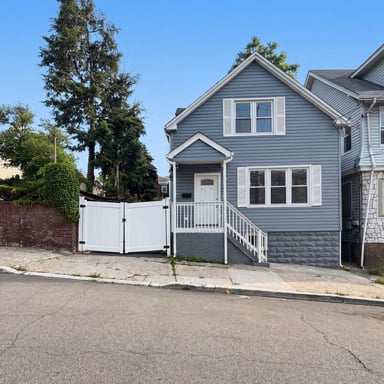 Property photo 1 of 15 Arverne Ter