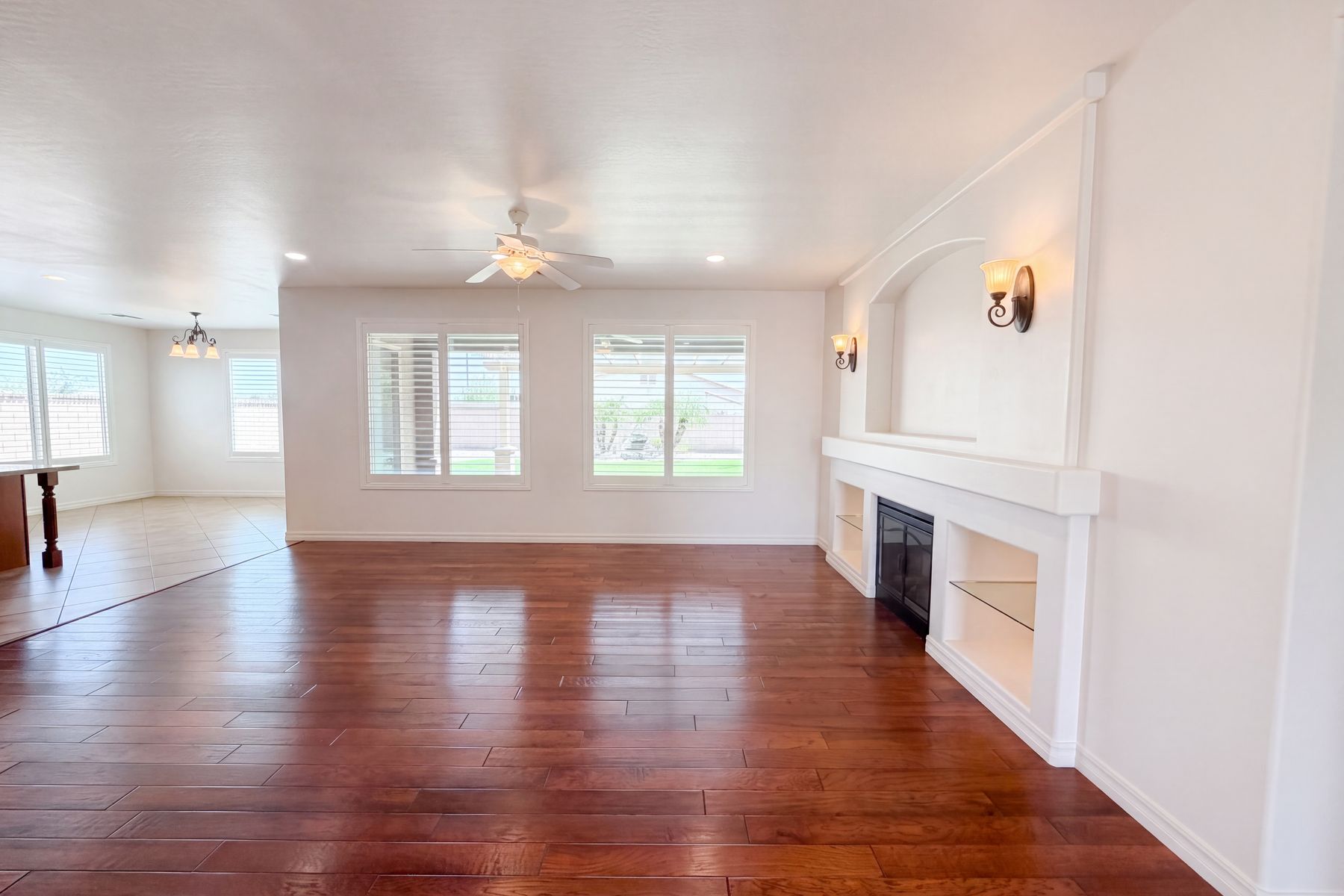 Property photo 3 of 11 W Canyon Way