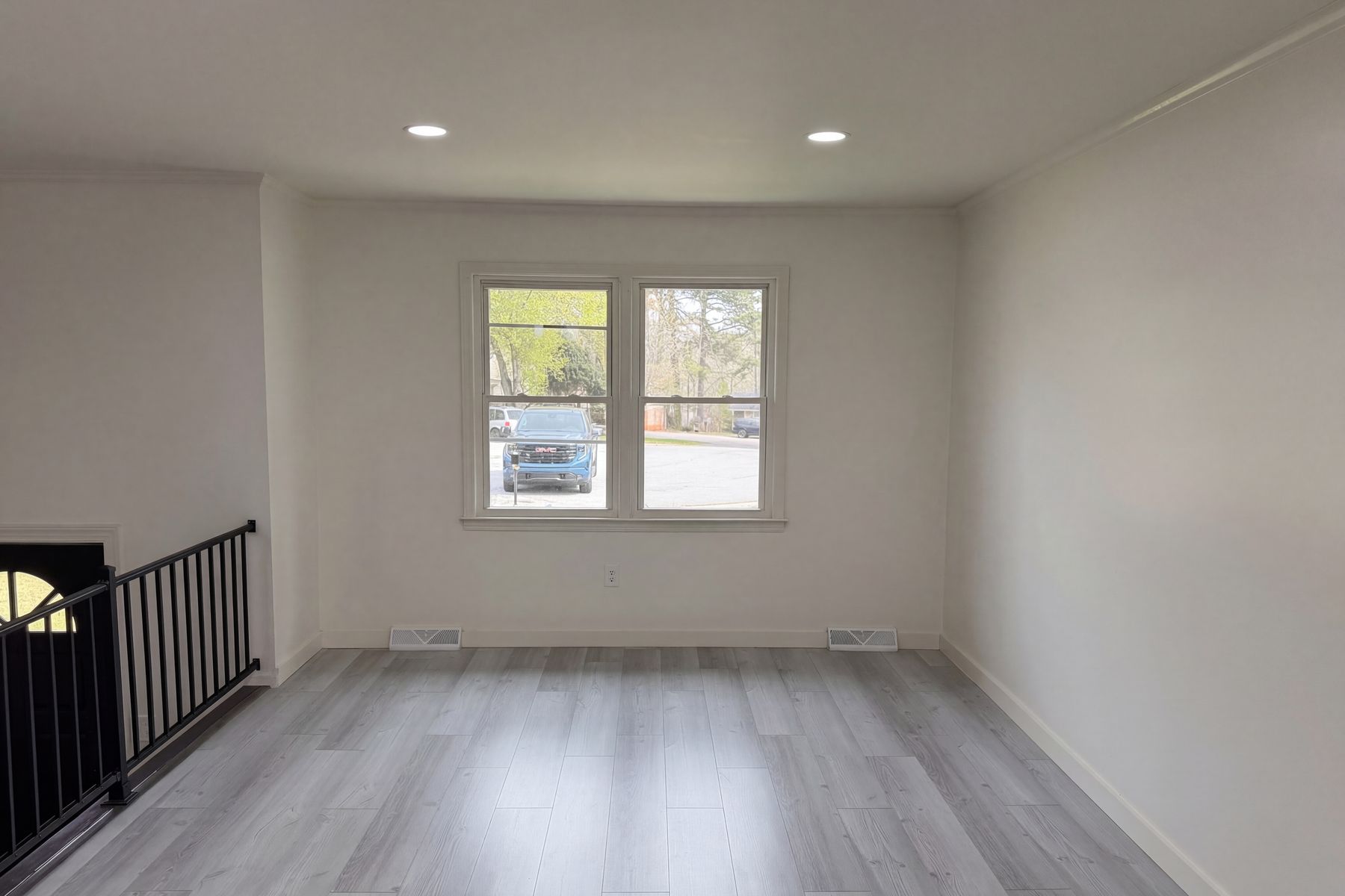 Property photo 3 of 105 Foxhall Ct