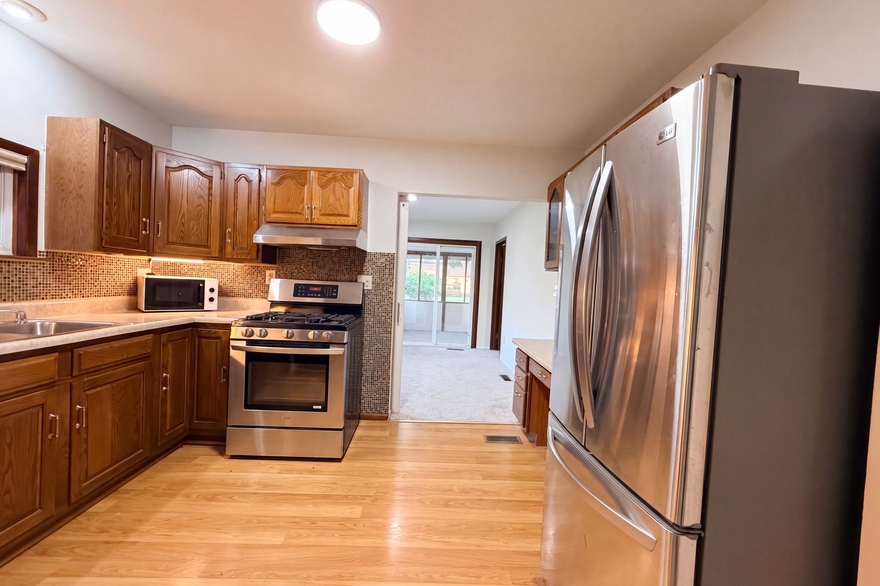 Photo 2 of 16 of 35115 University St, Westland, MI