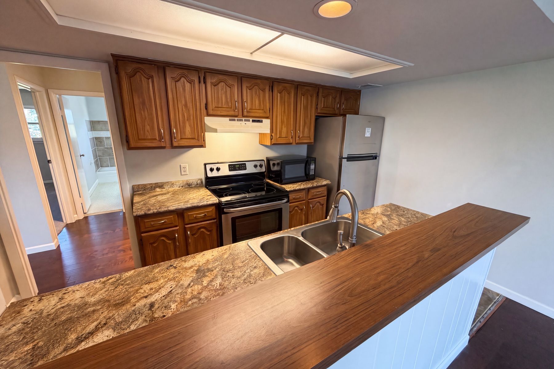 Photo 2 of 22 of 3135 E 52nd St, Indianapolis, IN