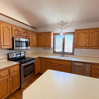 Property photo 2 of 8433 Upland Ln N