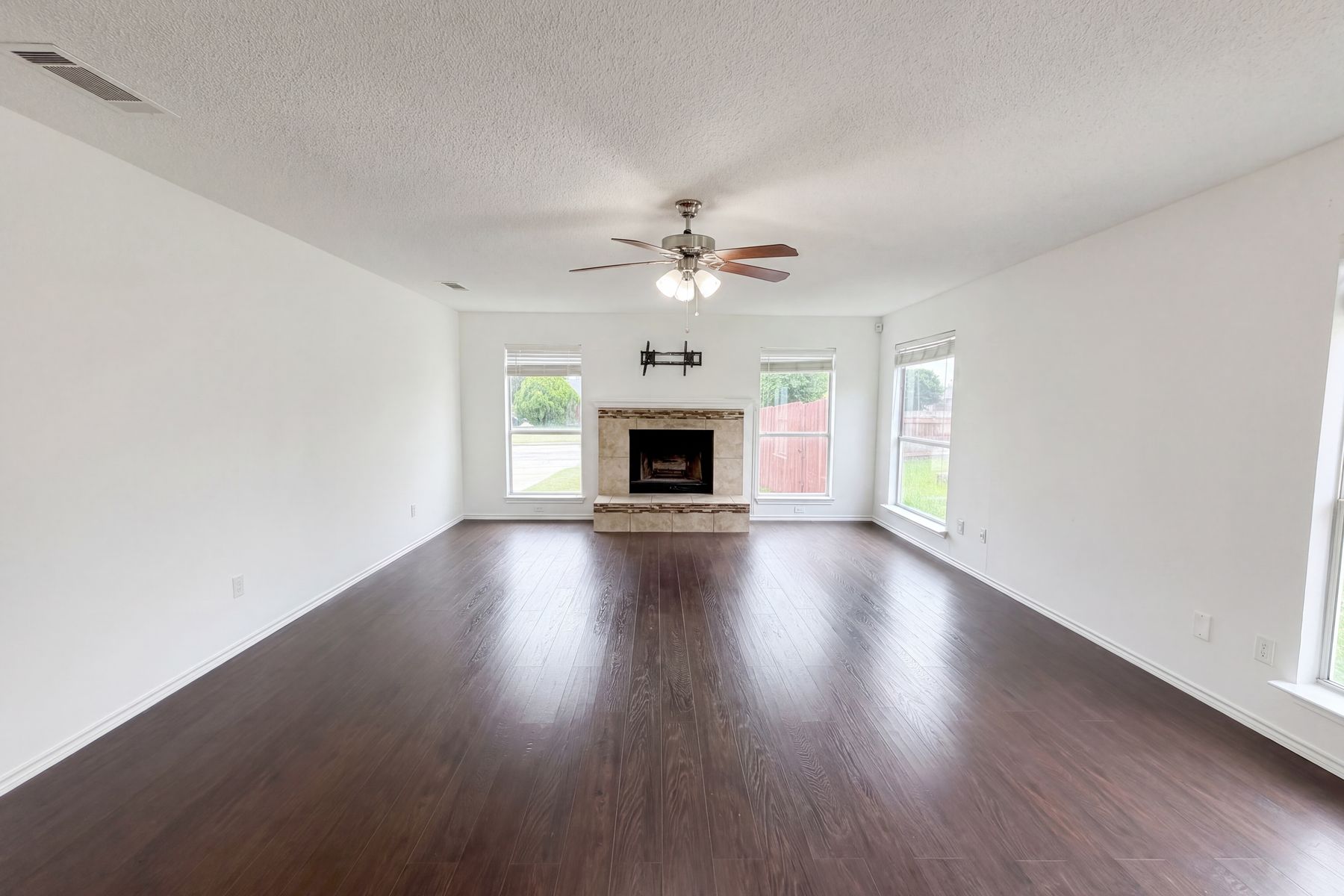 Property photo 3 of 1301 Judy Ln