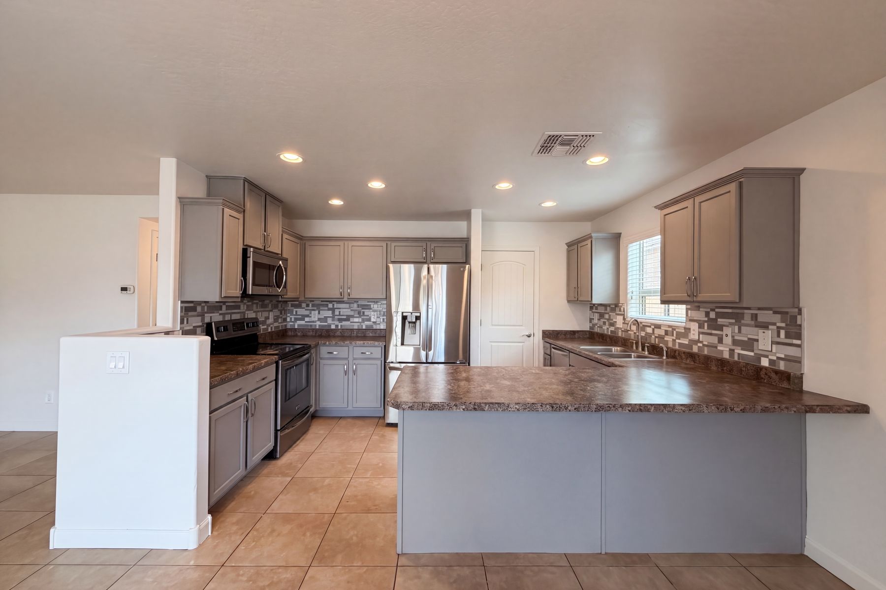 Photo 2 of 22 of 28539 N Moonstone Way, San Tan Valley, AZ