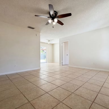 Property photo 3 of 909 Winchester Ct