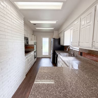 Property photo 2 of 722 S Forest Ln
