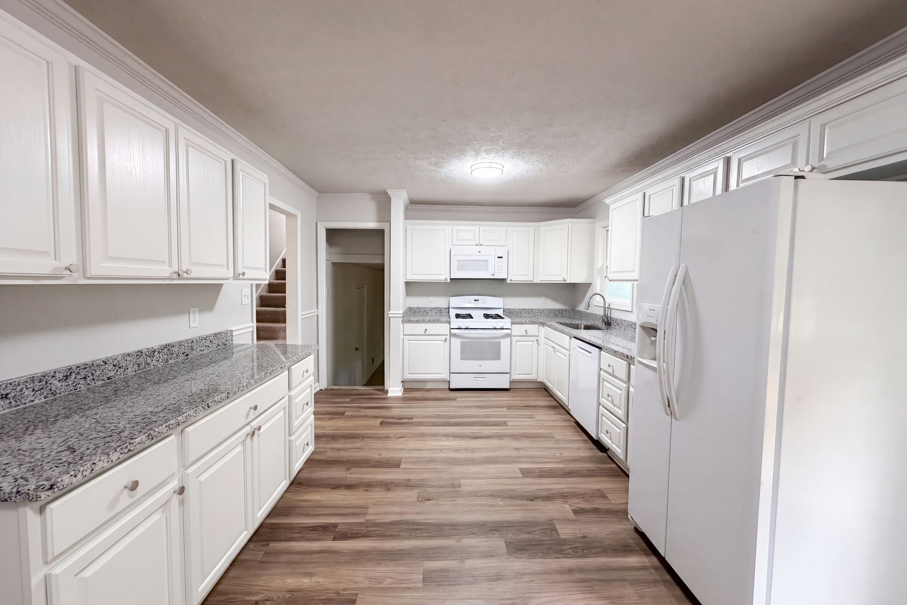 Photo 2 of 25 of 3691 Lavilla Dr, Powder Springs, GA
