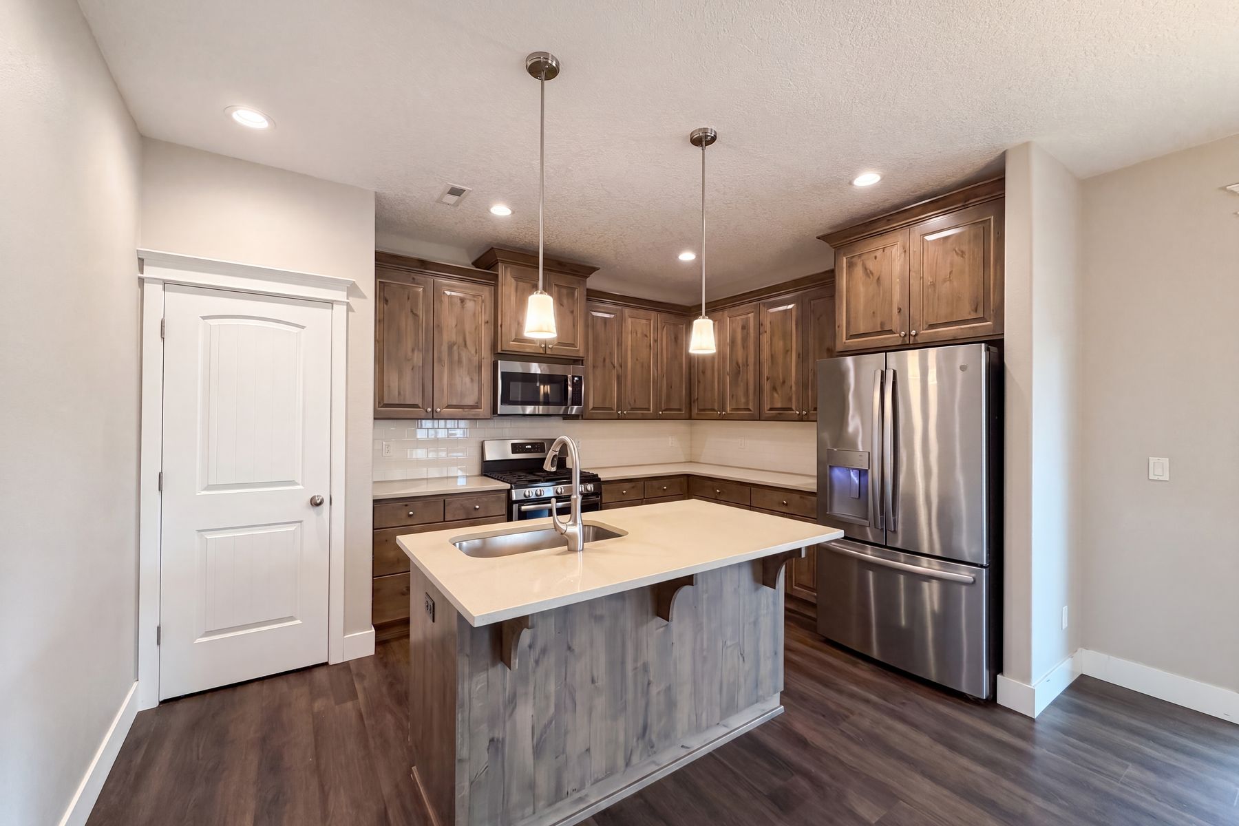 Photo 2 of 26 of 2958 SW Redmond Hill Rd, McMinnville, OR
