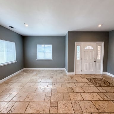 Property photo 3 of 257 Sutter Crst W