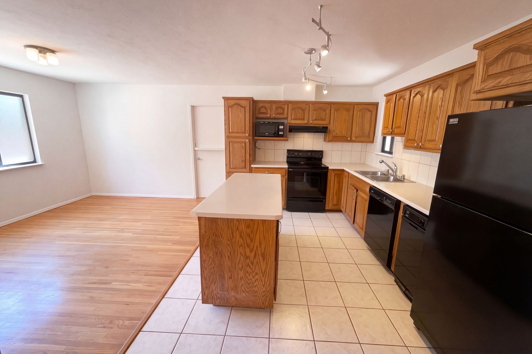 Photo 2 of 18 of 3336 Betts Dr NE, Albuquerque, NM