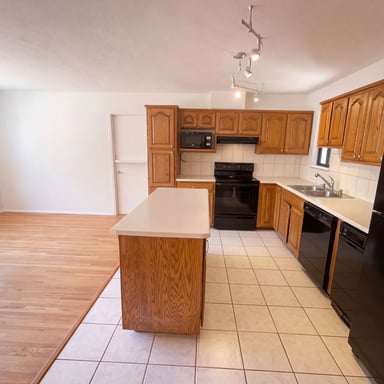Property photo 2 of 3336 Betts Dr NE