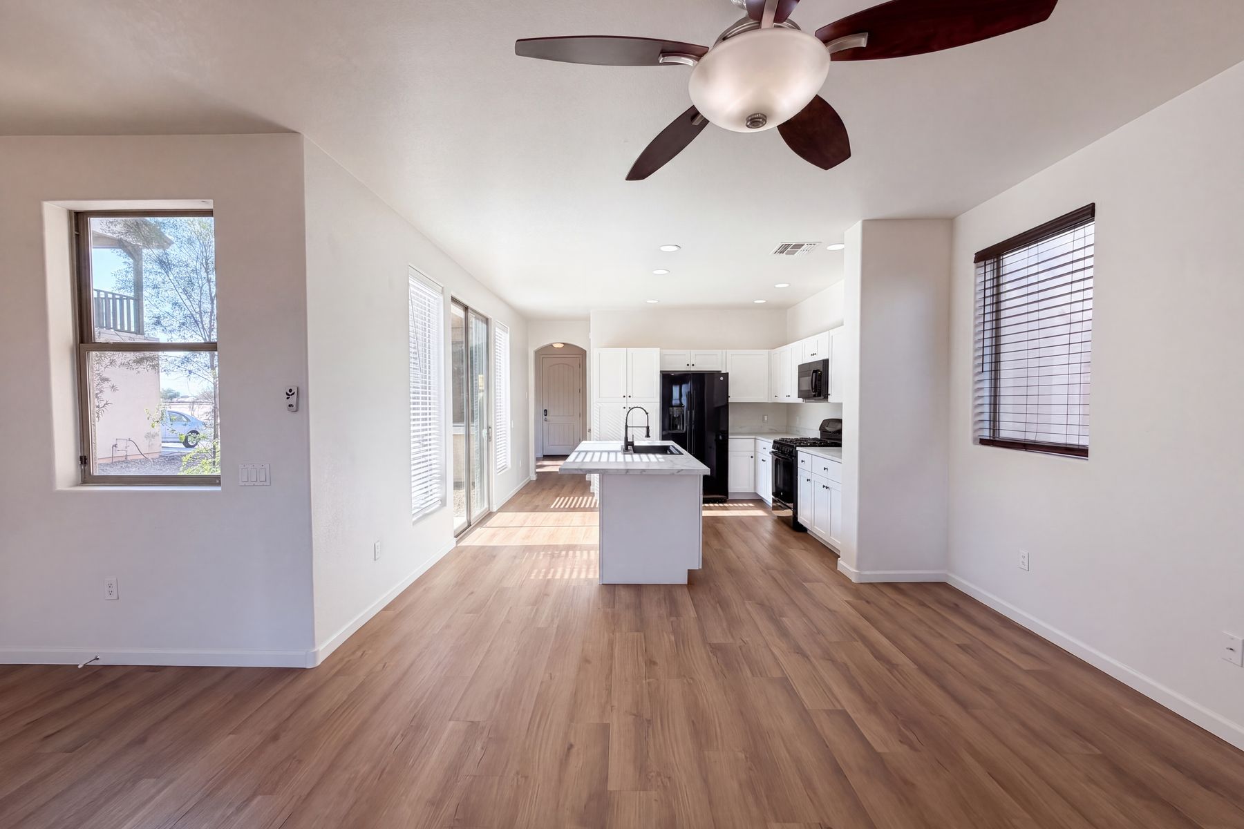 Property photo 3 of 1353 E Colorado Loop