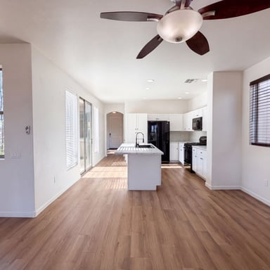 Property photo 3 of 1353 E Colorado Loop