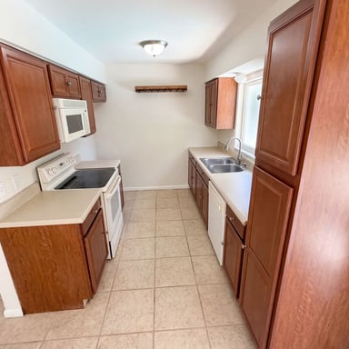 Property photo 2 of 909 Winchester Ct
