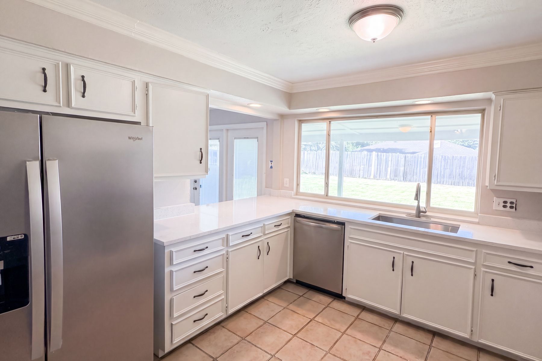 Photo 2 of 22 of 1618 Woodcrest Ln, Carrollton, TX