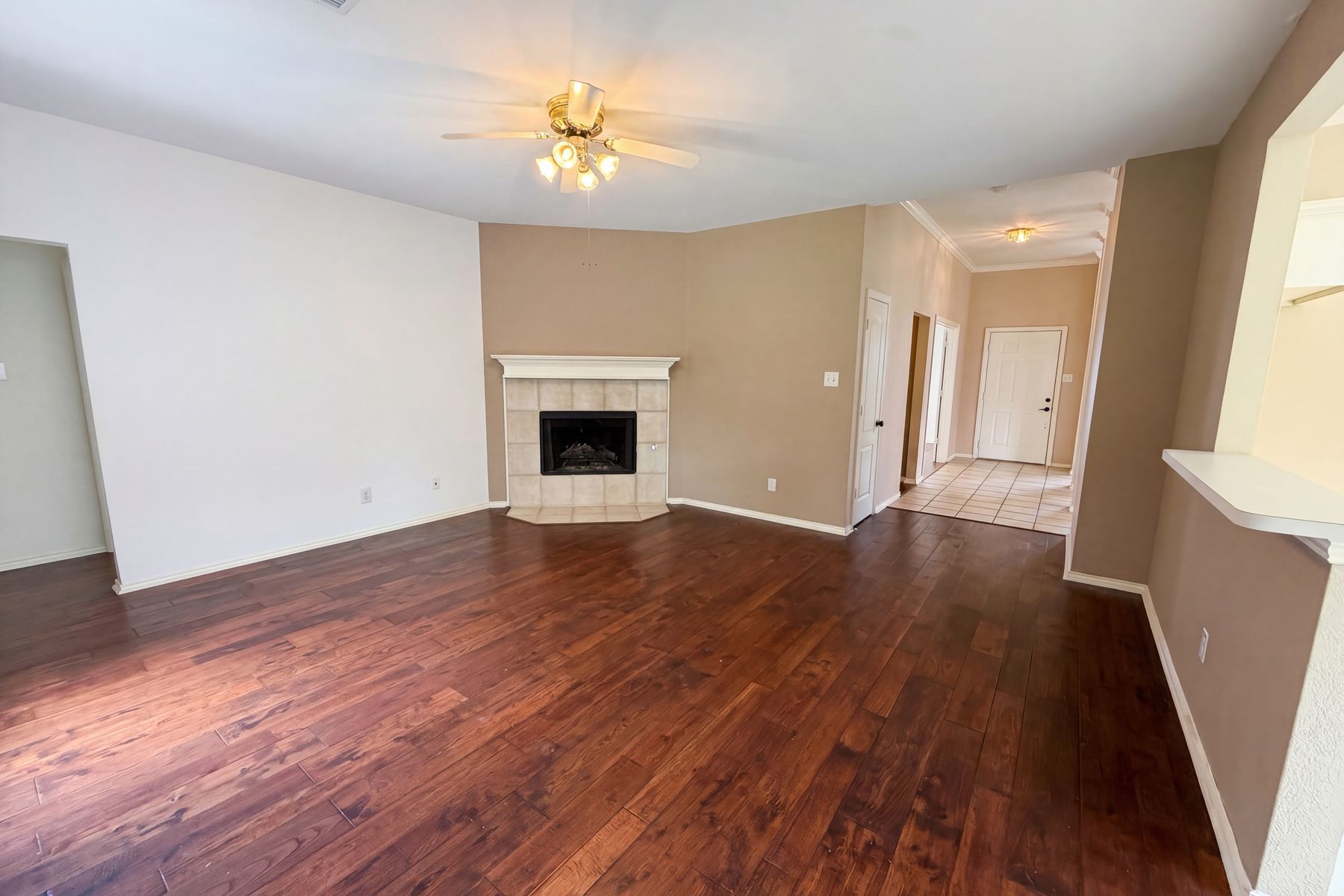 Property photo 3 of 525 Hidden Oak Ln