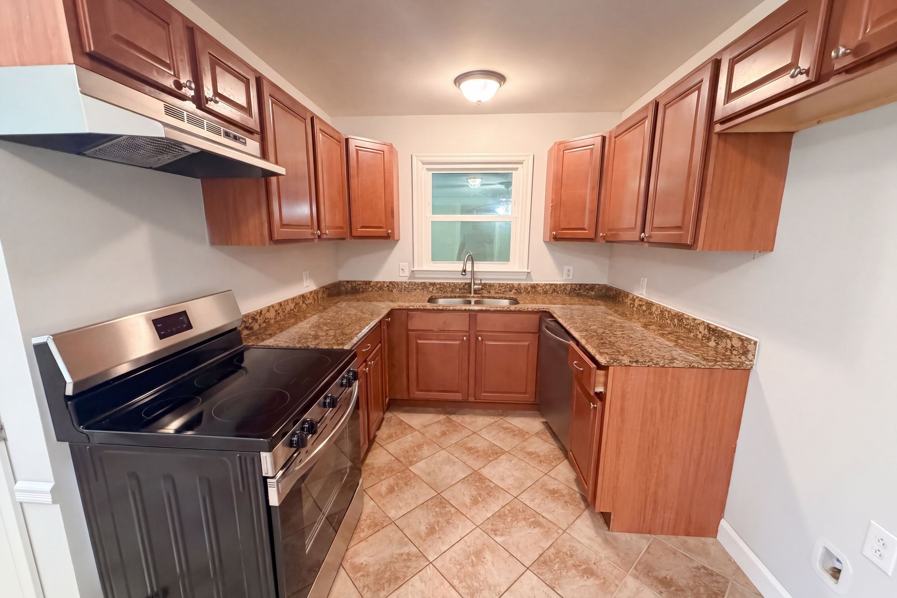 Photo 2 of 23 of 927 Greenlawn Dr, Columbia, SC