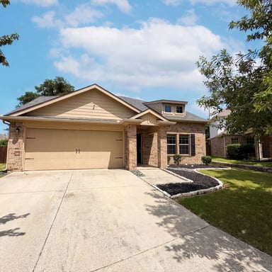 Property photo 1 of 1404 Claire Ln